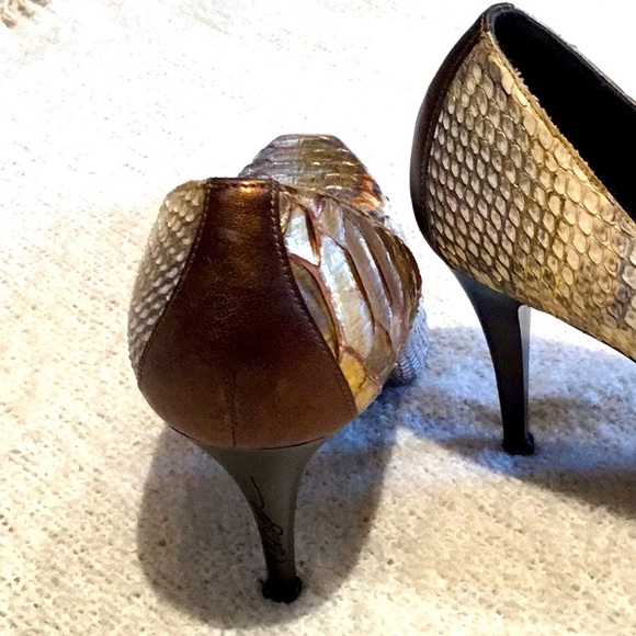 Donald Pliner Gold Multi Snake 3-1/2” Heels, 9-1/2 M - Picture 3 of 9